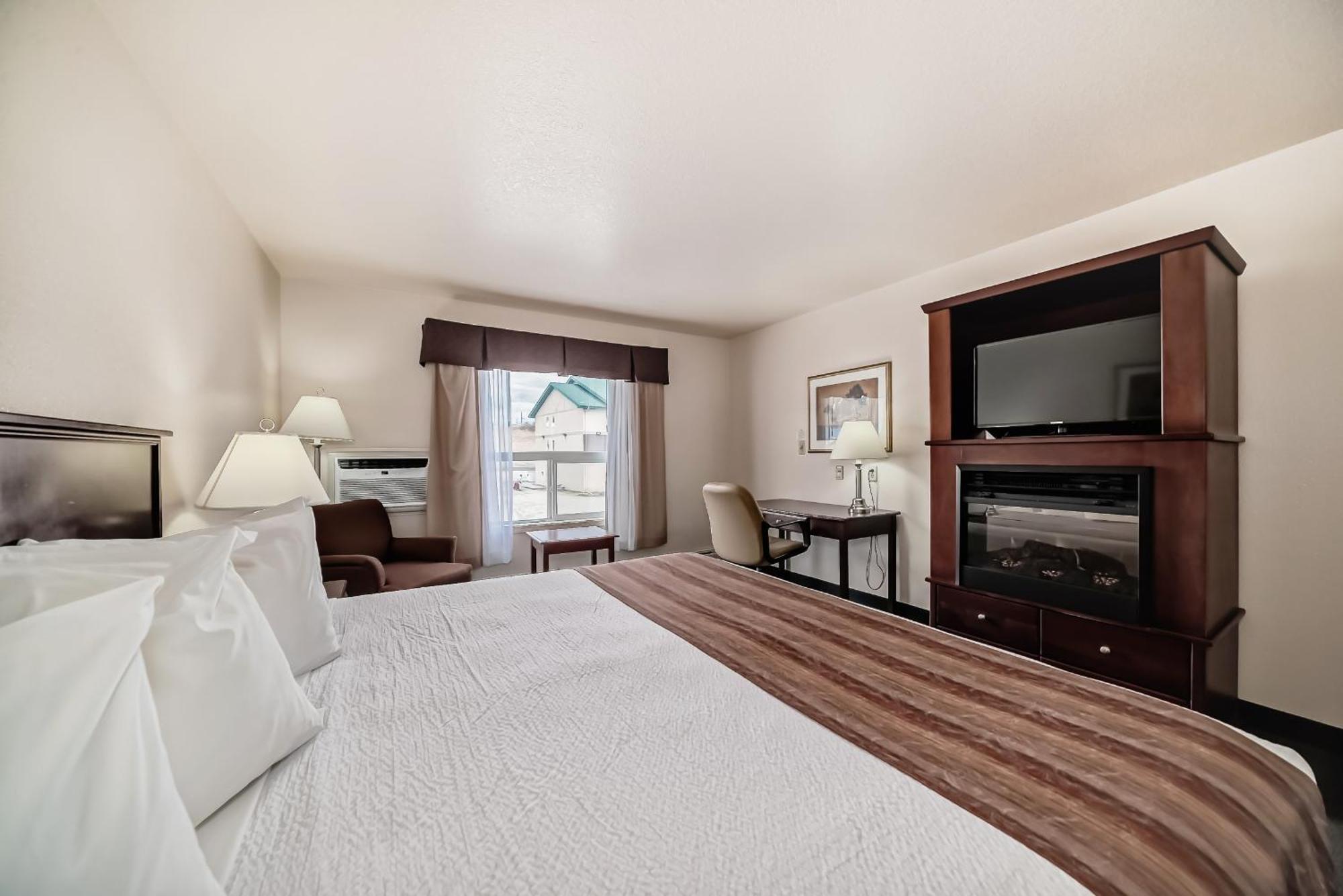 Grande Cache Inn & Suites Exterior photo