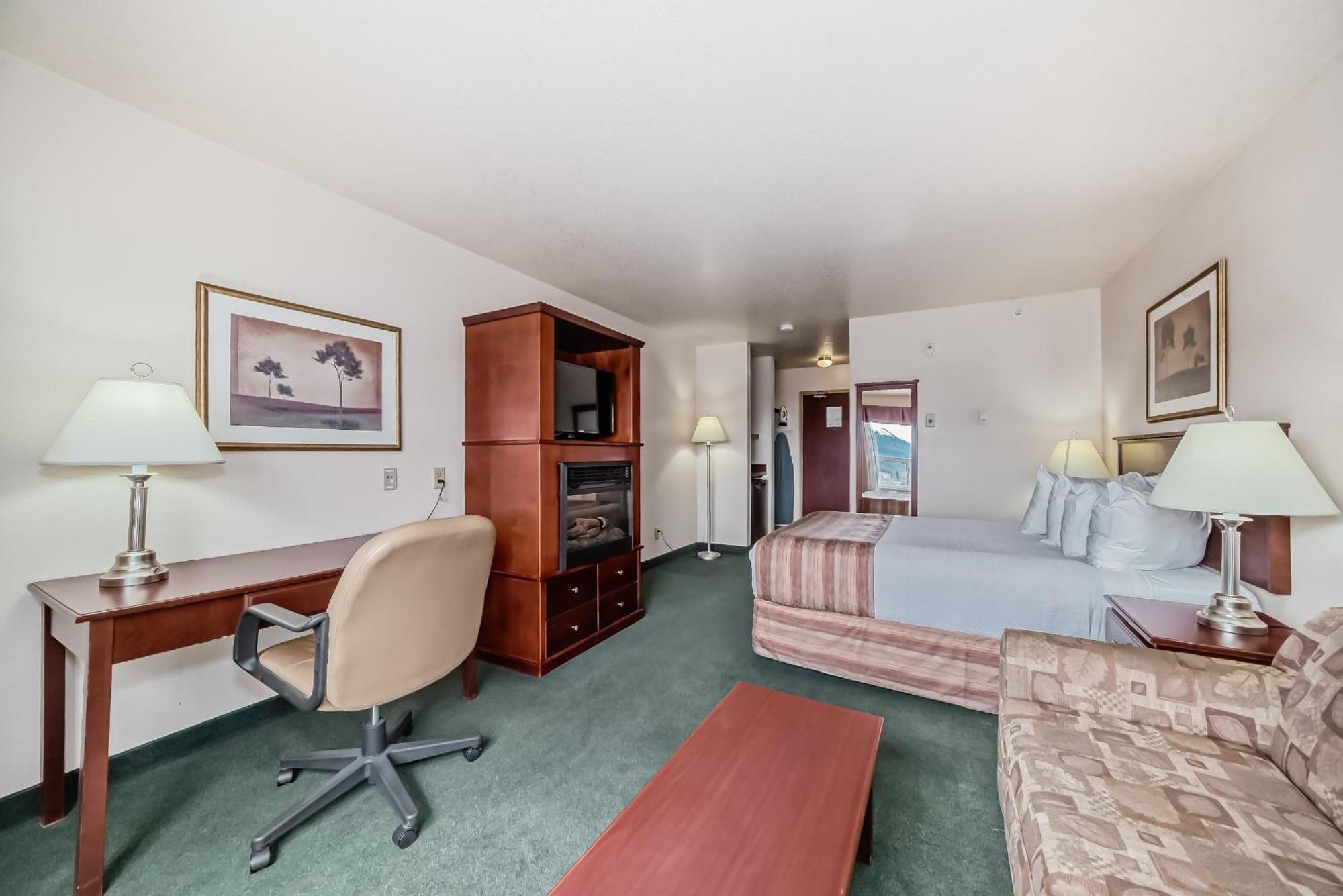 Grande Cache Inn & Suites Exterior photo