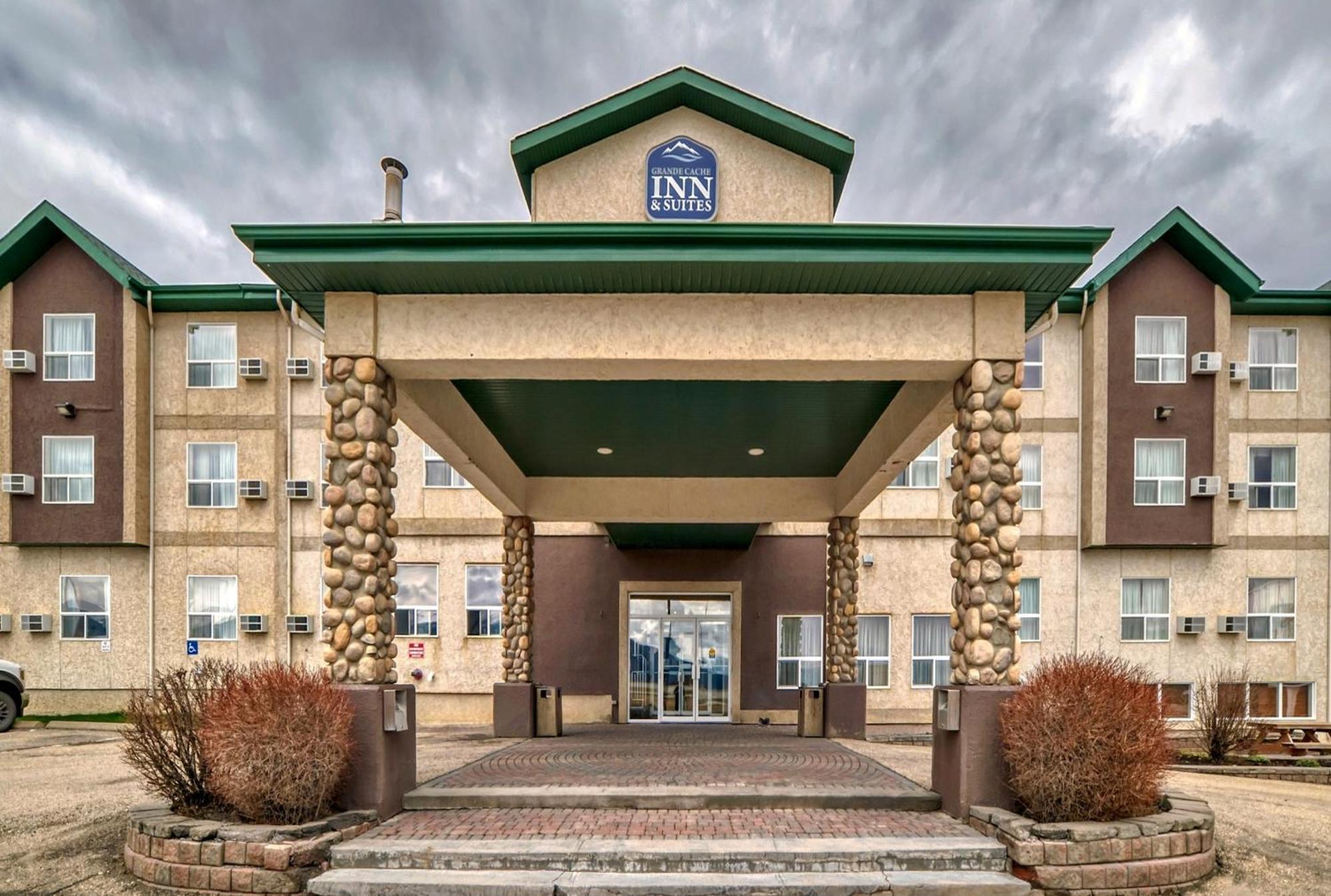 Grande Cache Inn & Suites Exterior photo