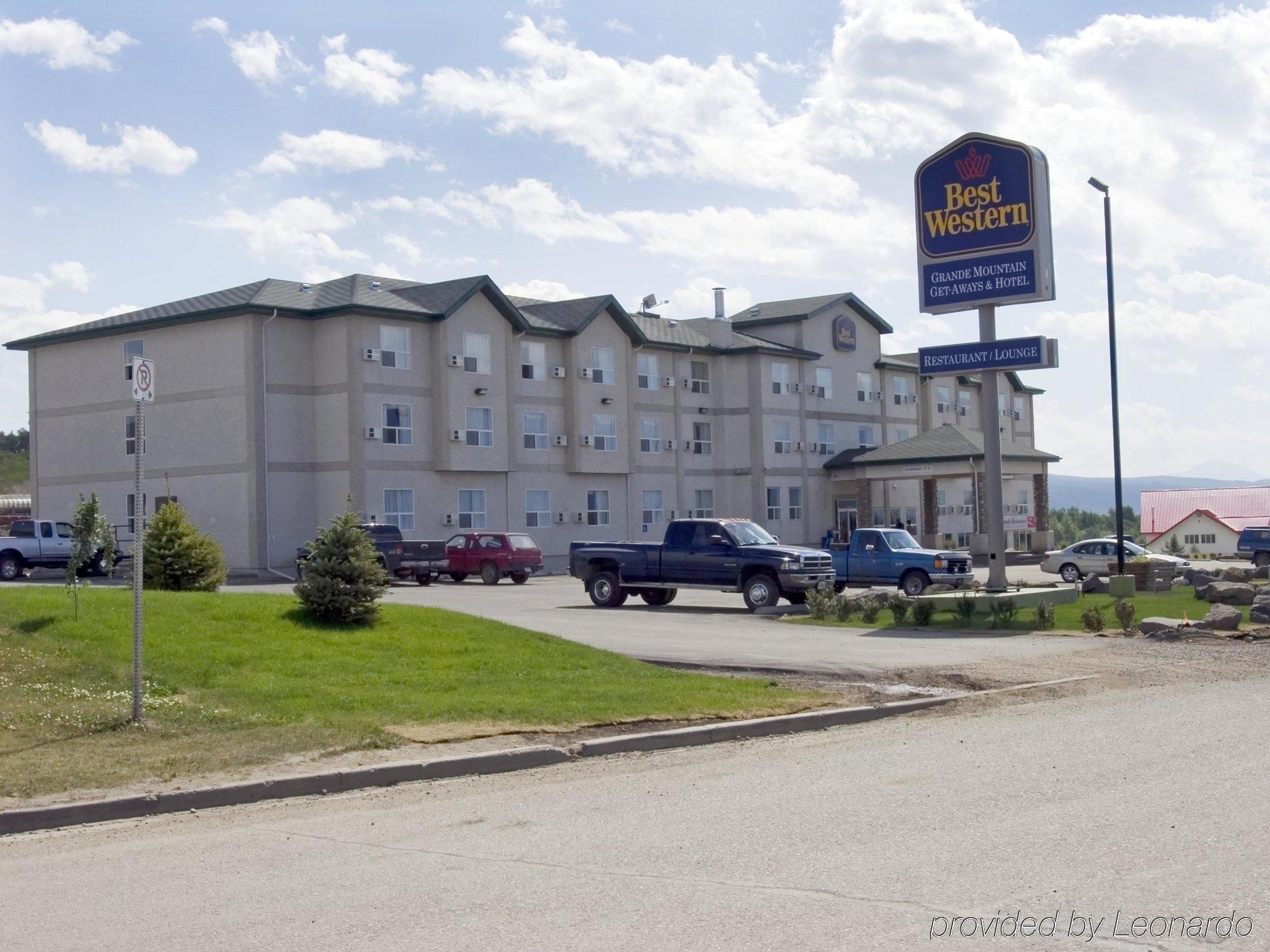 Grande Cache Inn & Suites Exterior photo