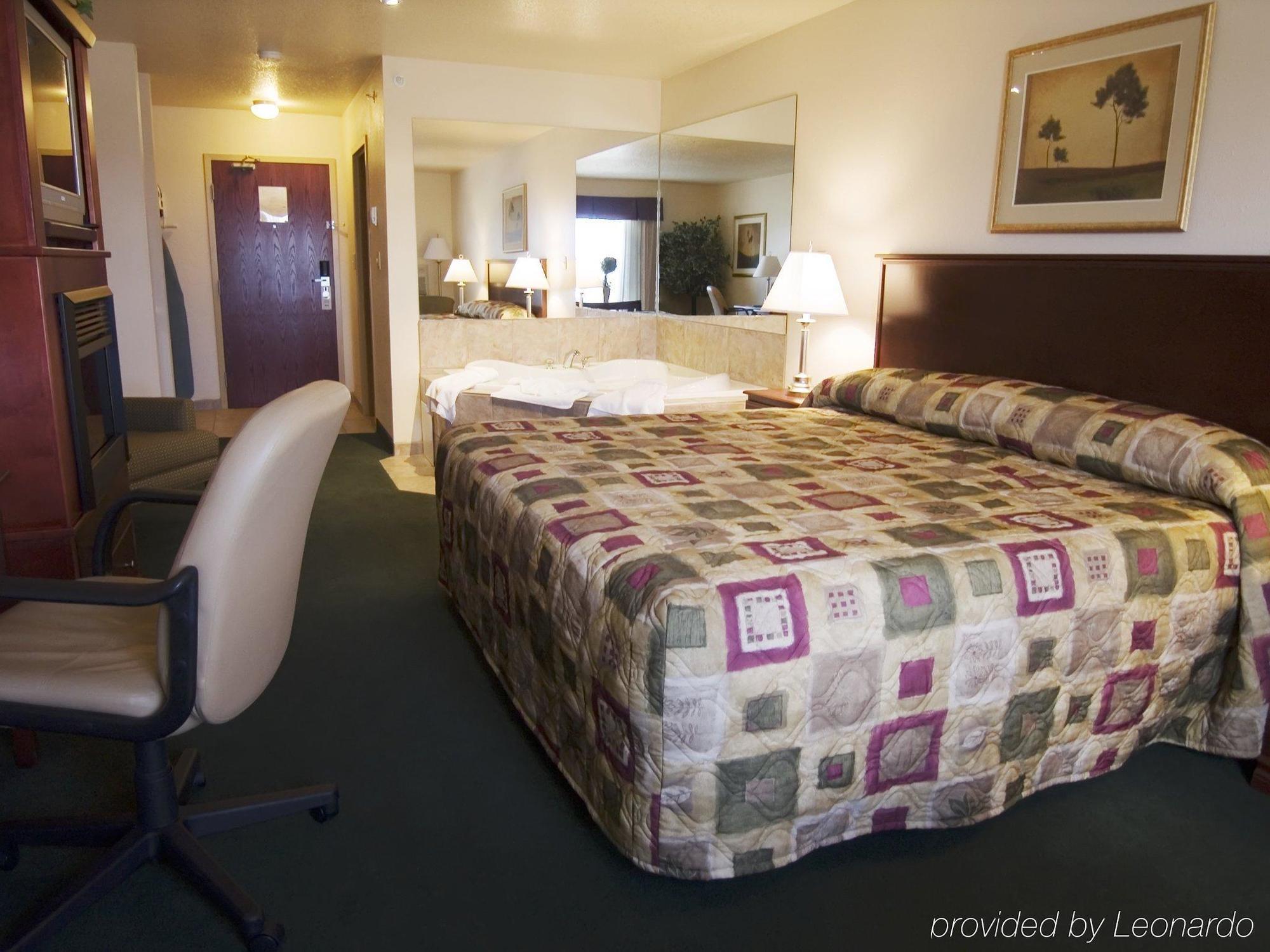 Grande Cache Inn & Suites Room photo