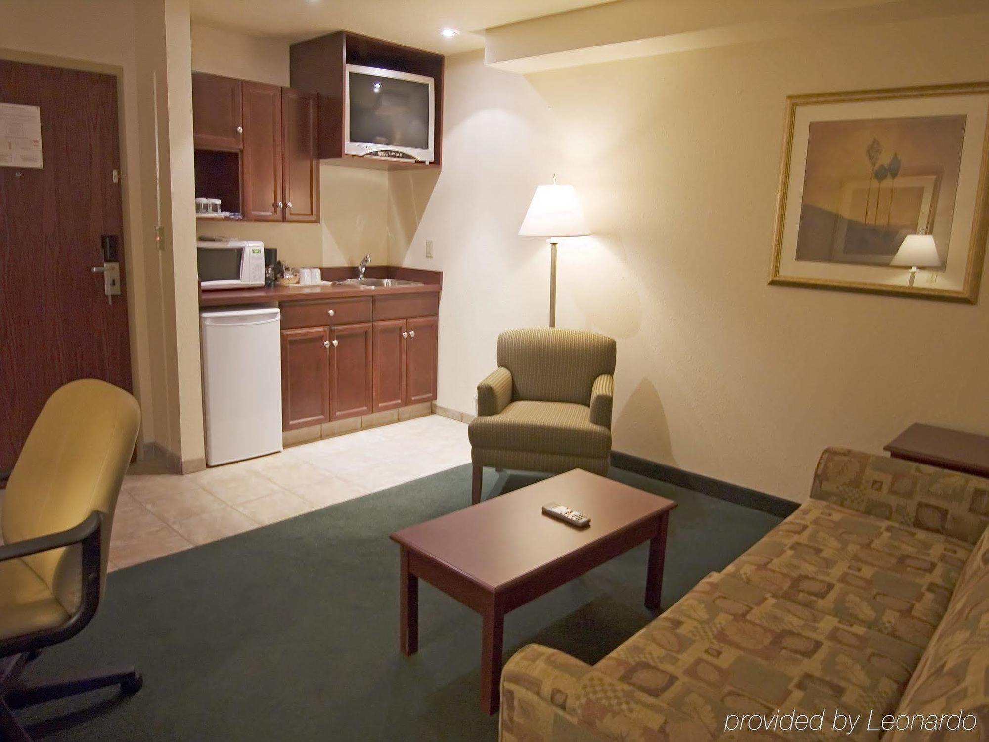 Grande Cache Inn & Suites Room photo