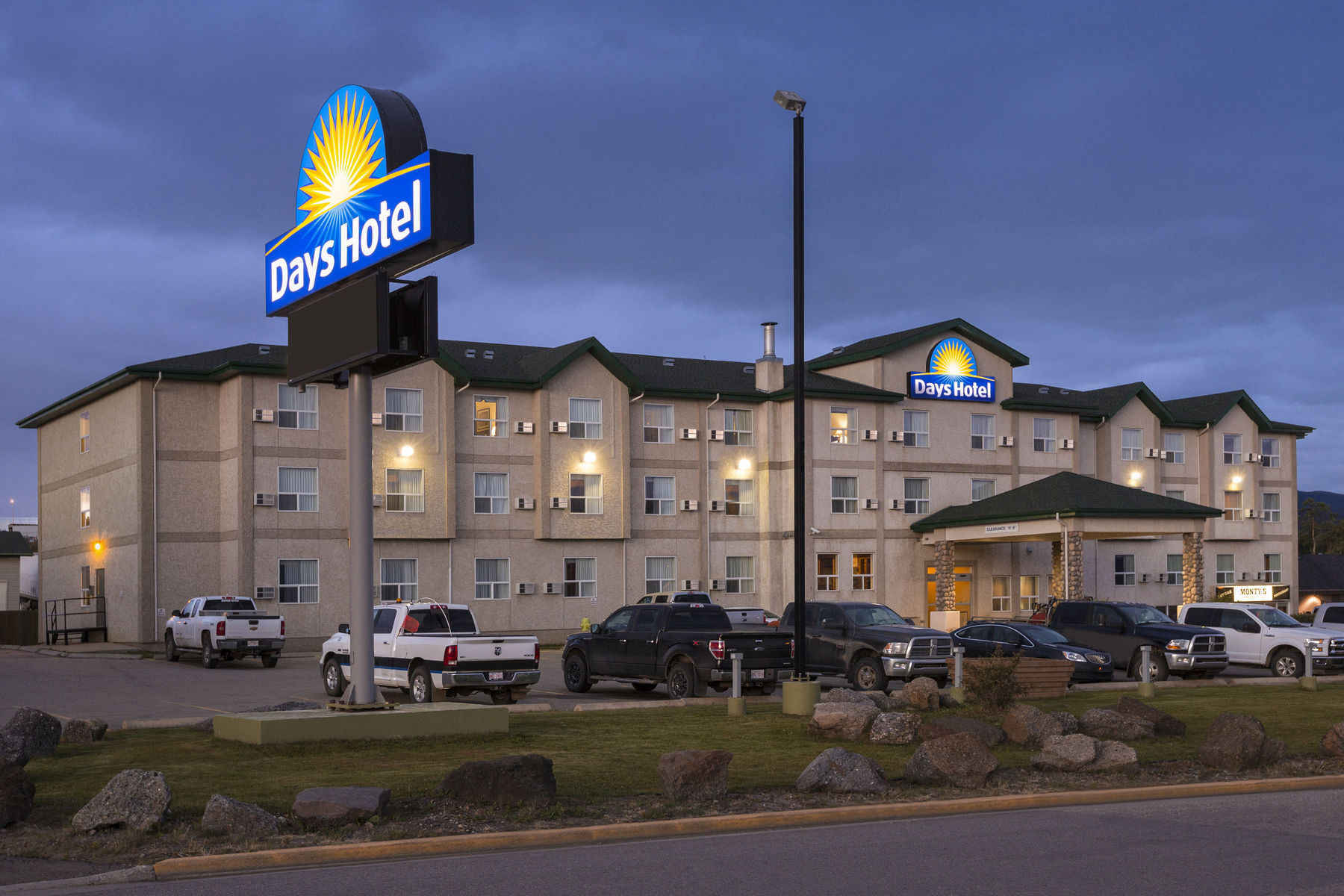 Grande Cache Inn & Suites Exterior photo