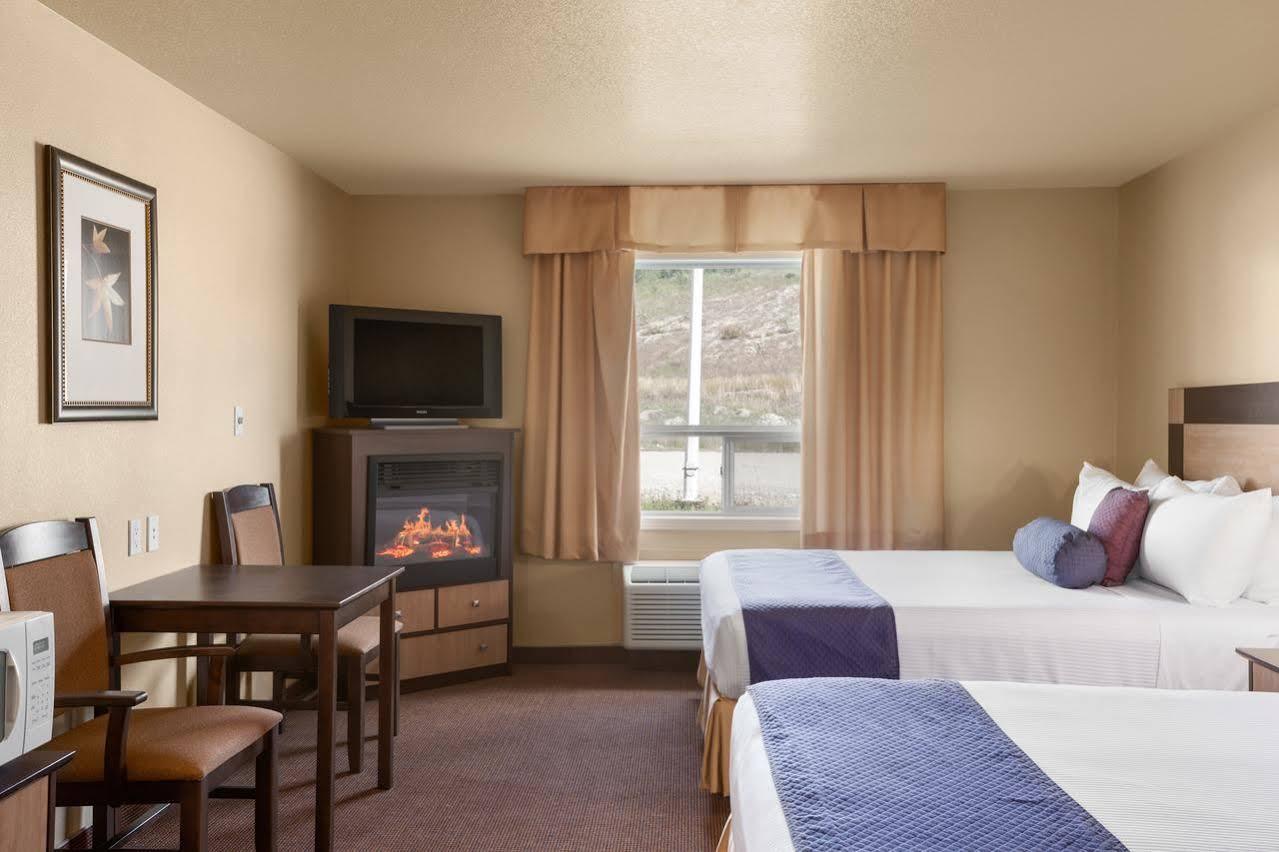 Grande Cache Inn & Suites Exterior photo